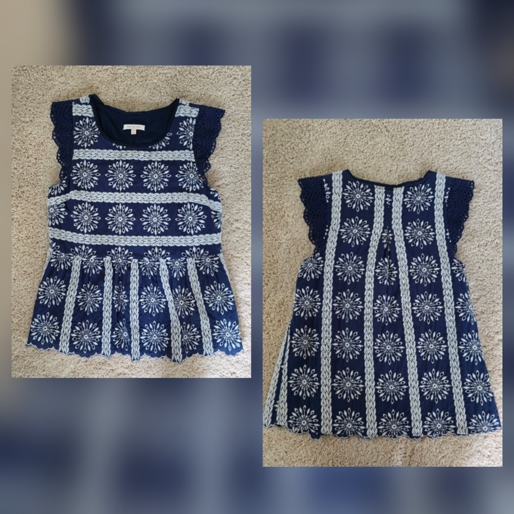 Skies Are Blue Size XS womens Navy Blue Peplum Floral Embroidered Top